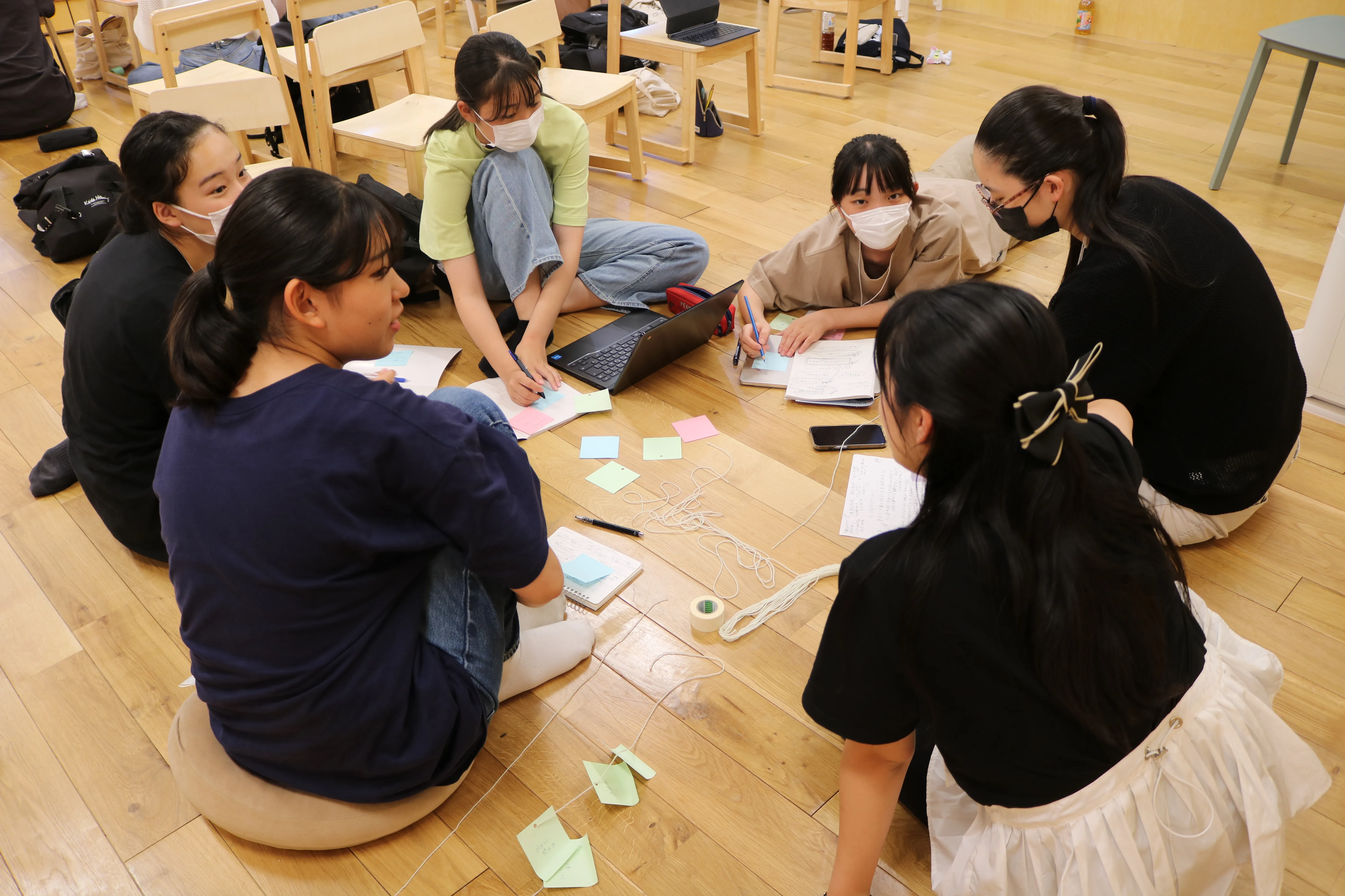 話をまとめるリーダー2名